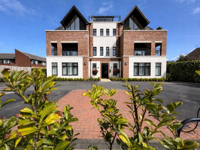 2 bedroom flat for sale