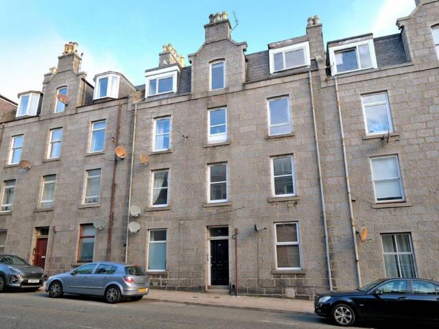 3 bedroom flat for sale