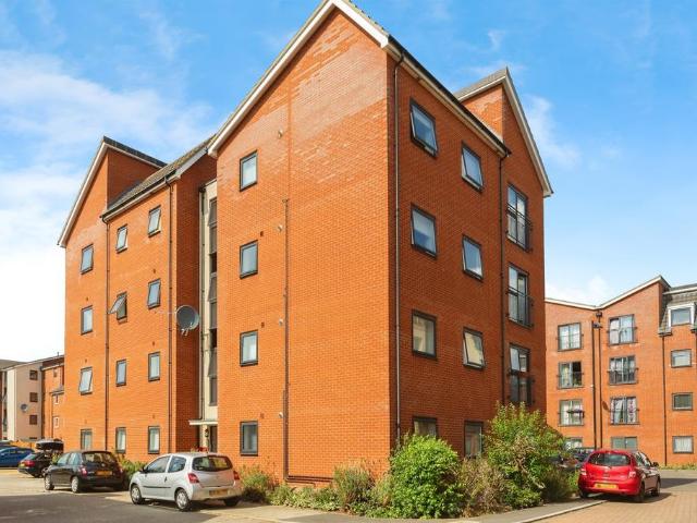 2 bedroom flat for sale
