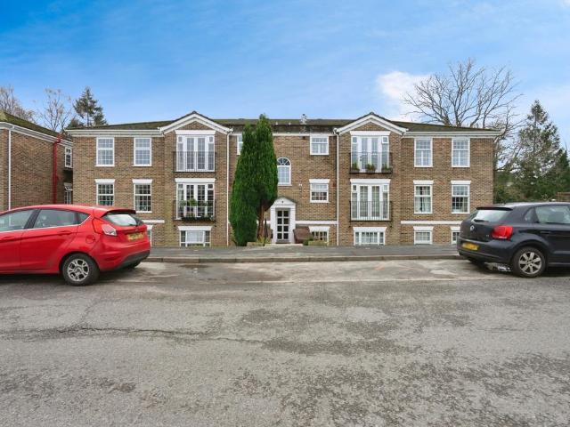 2 bedroom flat for sale
