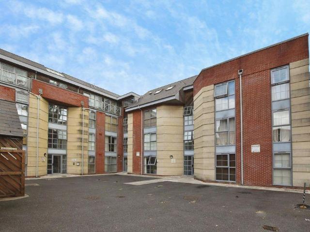 2 bedroom flat for sale