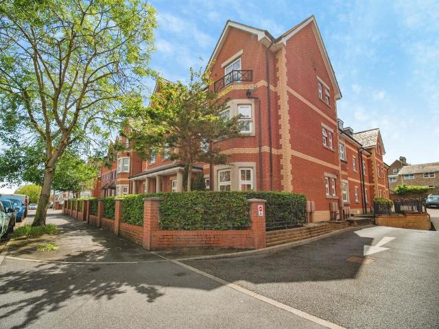 2 bedroom flat for sale