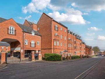 2 bedroom flat for sale