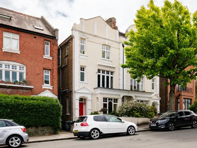 2 bedroom flat for sale
