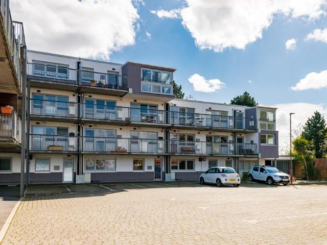 2 bedroom flat for sale