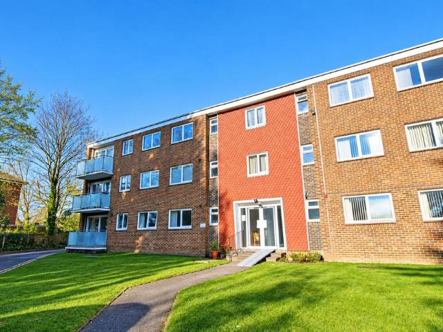 2 bedroom flat for sale