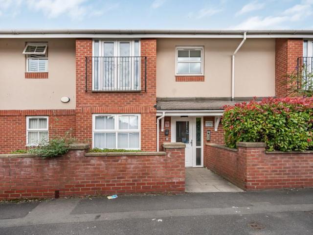 2 bedroom flat for sale