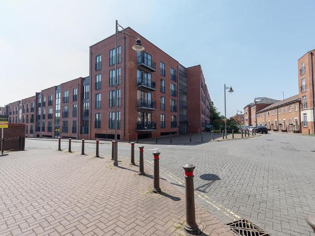 2 bedroom flat for sale