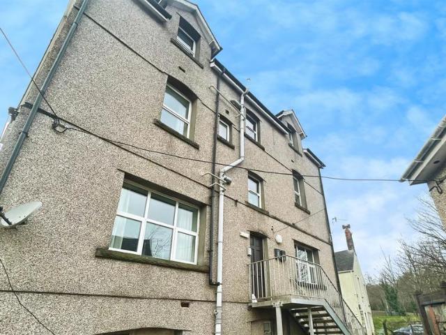 2 bedroom flat for sale