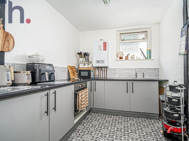 2 bedroom flat for sale