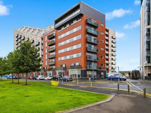 2 bedroom flat for sale