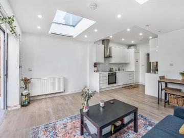 2 bedroom flat for sale