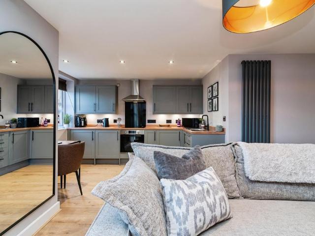 2 bedroom flat for sale