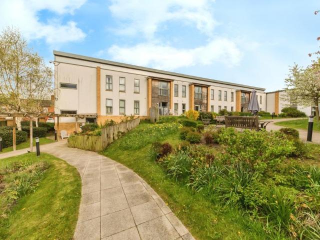 2 bedroom flat for sale