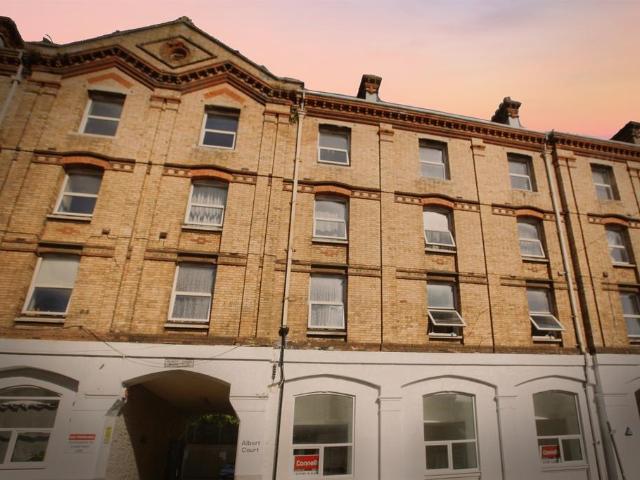 2 bedroom flat for sale