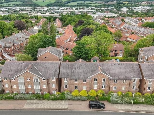 2 bedroom flat for sale
