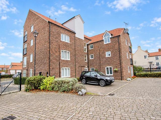 2 bedroom flat for sale