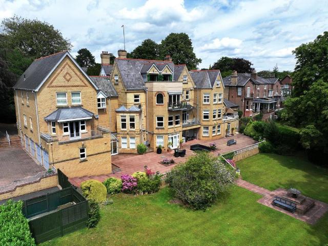 2 bedroom flat for sale