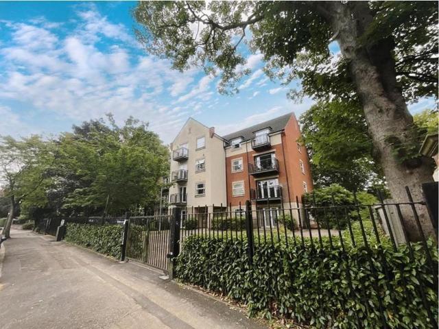 2 bedroom flat for sale