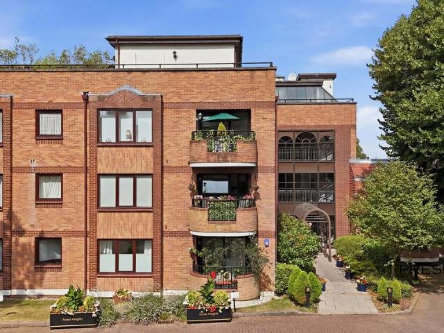2 bedroom flat for sale