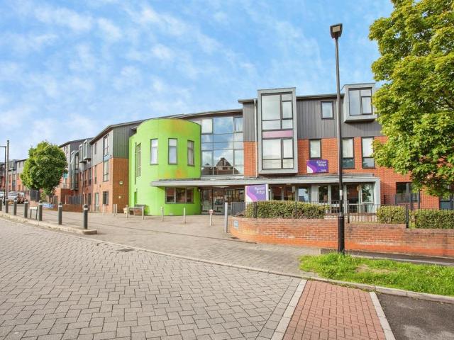 2 bedroom flat for sale