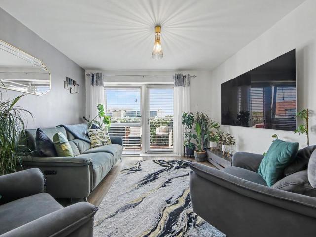 2 bedroom flat for sale