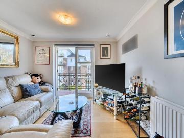 2 bedroom flat for sale