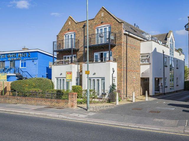 2 bedroom flat for sale