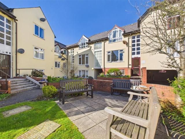 2 bedroom flat for sale