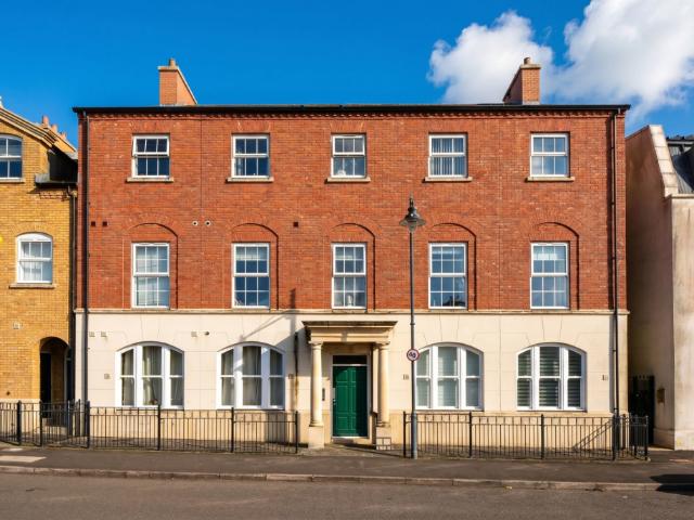 2 bedroom flat for sale