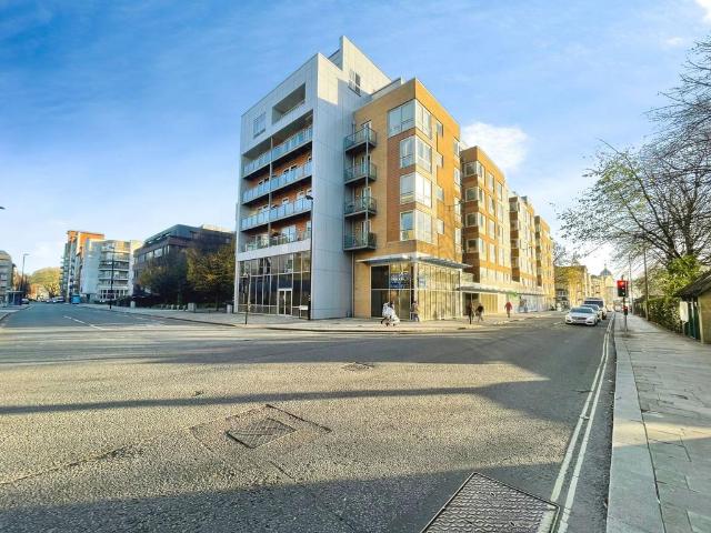 2 bedroom flat for sale