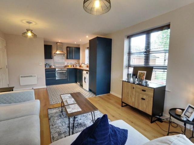 2 bedroom flat for sale