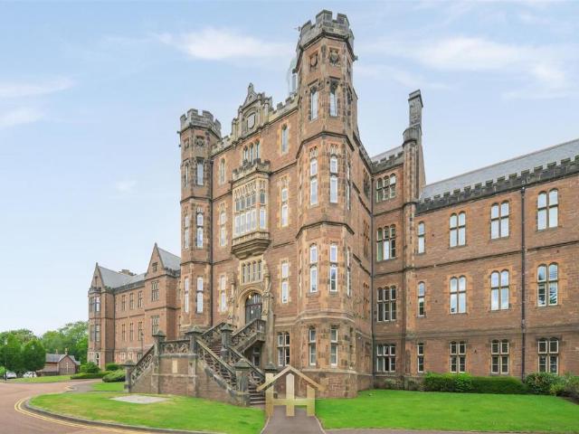 2 bedroom flat for sale