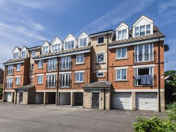 2 bedroom flat for sale