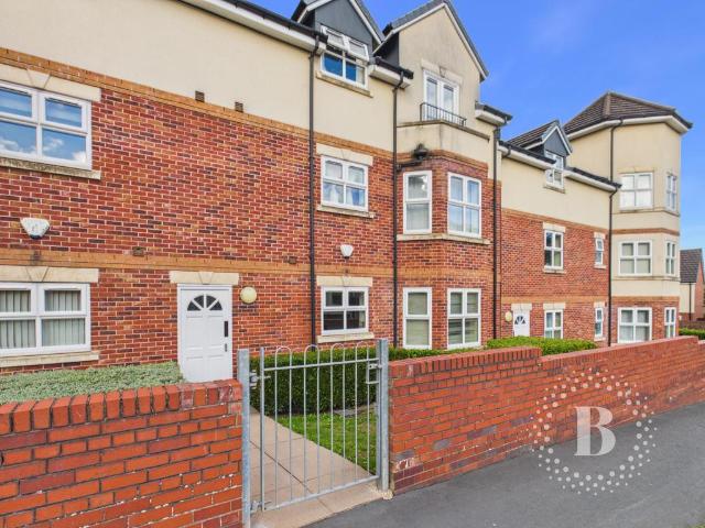2 bedroom flat for sale