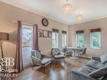 2 bedroom flat for sale