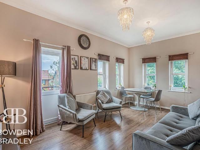 2 bedroom flat for sale