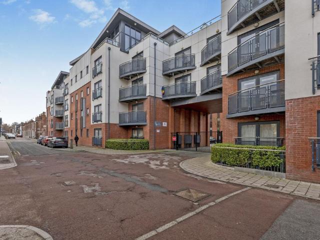 2 bedroom flat for sale