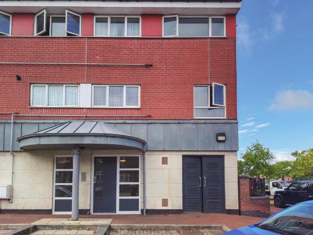 2 bedroom flat for sale