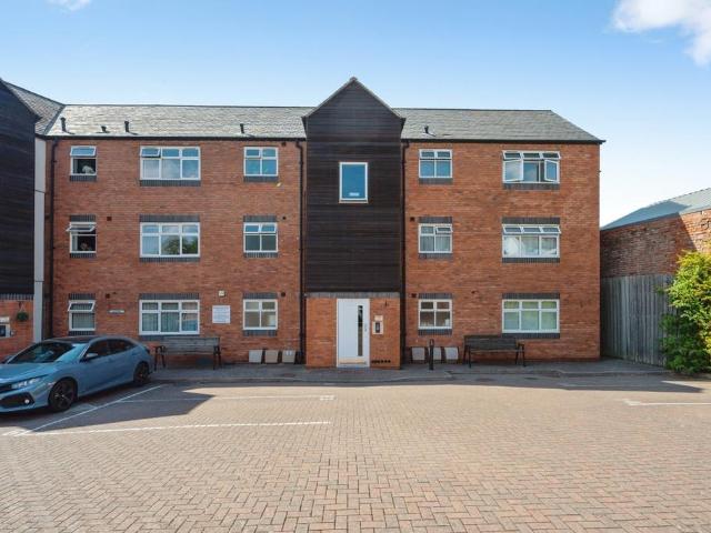 2 bedroom flat for sale