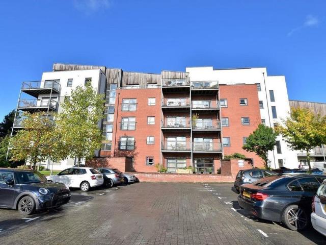 2 bedroom flat for sale