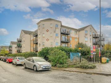 2 bedroom flat for sale