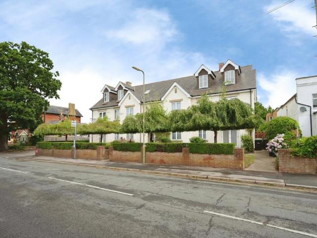 2 bedroom flat for sale