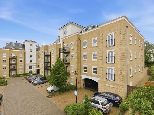 2 bedroom flat for sale