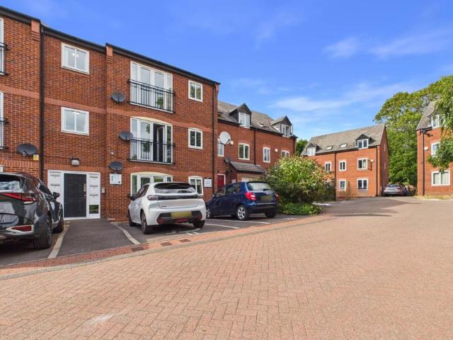 2 bedroom flat for sale
