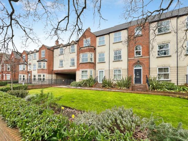 2 bedroom flat for sale