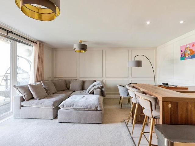 2 bedroom flat for sale