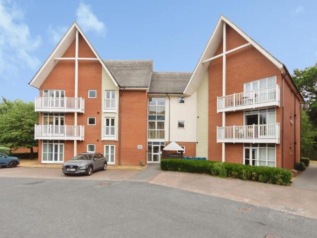 2 bedroom flat for sale