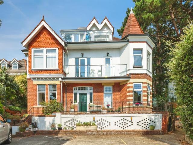 2 bedroom flat for sale