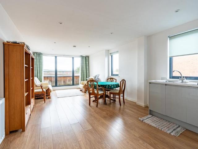 2 bedroom flat for sale